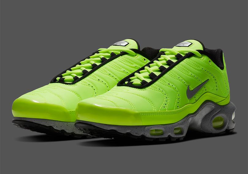 nike-air-max-plus-volt-grey-815994_700-1