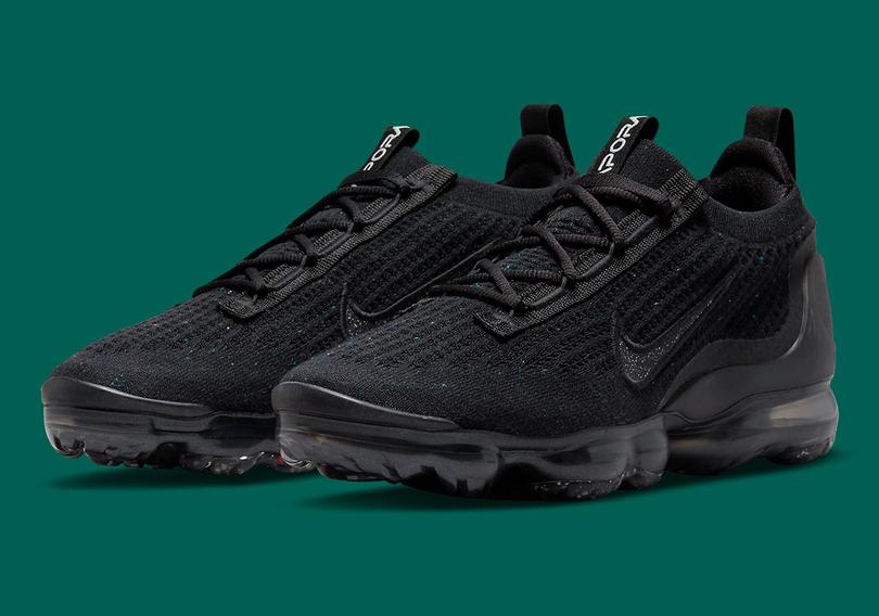 nike-vapormax-flyknit-2021-wmns-black-black-metallic-silver-DC9454-001-2